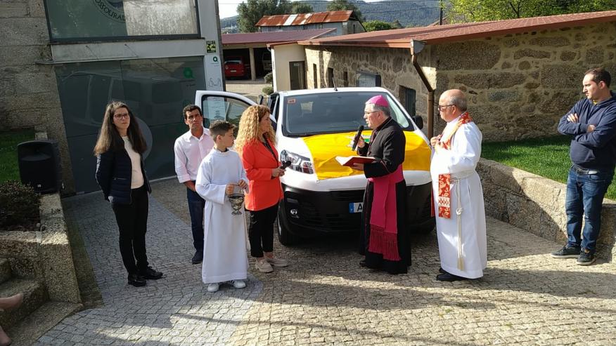 APRESENTAÇÃO E BÊNÇÃO DA NOVA CARRINHA APRESENTAÇÃO E BÊNÇÃO DA NOVA CARRINHA